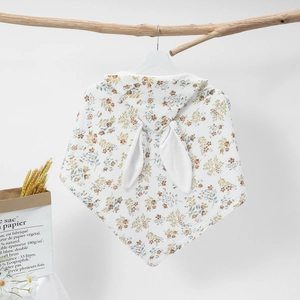 Detail von Baby Kapuzenhandtuch aus Musselin mit Blumenmuster und Hasenohren