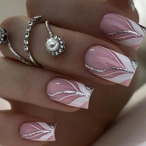 Unghie Finte Quadrate Rosa Nude Onde Bianche Glitter Argento Manicure Elegante Per Donne