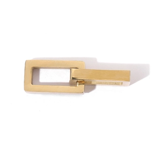 Détail macro de pendentifs rectangulaires dorés pour bijoux DIY en acier inoxydable