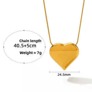Detailansicht des 24,5mm Goldherz-Anhängers mit 40,5+5cm Kette und einem Gewicht von 7g