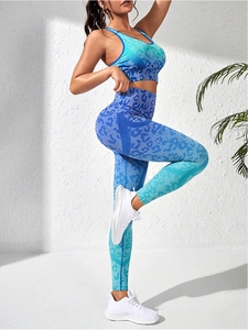 Detail of seamless blue gradient leopard print yoga set with high-waist gym leggings