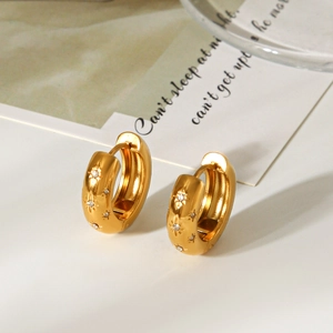 Boucles d'oreilles créoles de luxe en acier doré 18 carats avec détails étoile et cristal