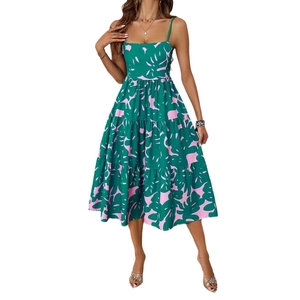 Elegantes Midi-Trägerkleid in Vintage-Grün mit tropischem Blumen- und Blattmuster