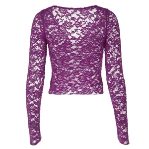 Détail d'un haut sexy en dentelle violette à manches longues, vue arrière sur fond blanc