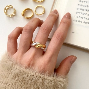 Chic 925 sterling silver ring featuring a two-tone twisted rope design for women