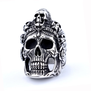 Front view of vintage punk skull ring with detailed metallic texture and antique finish