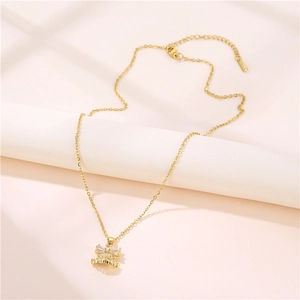 Collier en acier inoxydable plaqué or 18k avec pendentif ange couronne et zircons
