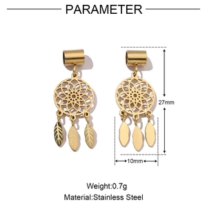 Gold dreamcatcher pendant in stainless steel with 27mm height and product parameters
