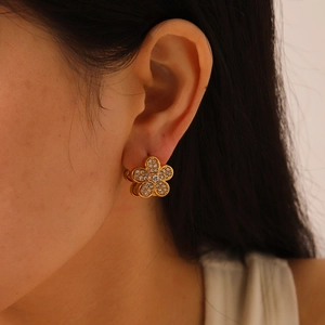 Boucles d'oreilles fleurs dorées polies avec zircons blancs brillants pour femmes