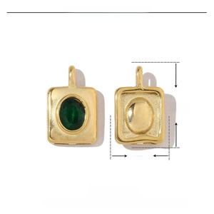 Detail eines 20mm Gold-Edelstahl-Rechteckanhängers mit einem grünen Glasstein