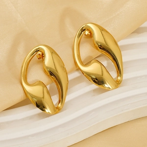 Minimalist irregular hollow geometric earrings in polished gold stainless steel
