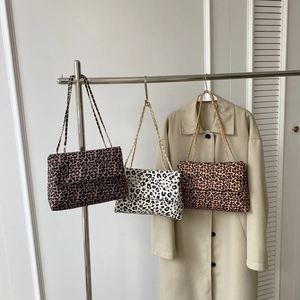 Leopard Print Shoulder Bag For Women PU Leather Chic Flap Crossbody Bag With Gold Chain Strap Trendy Casual Purse