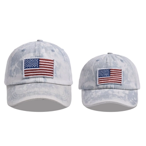 Set aus gewaschenen Denim-Baseballkappen mit bestickten US-Flaggen-Aufnähern