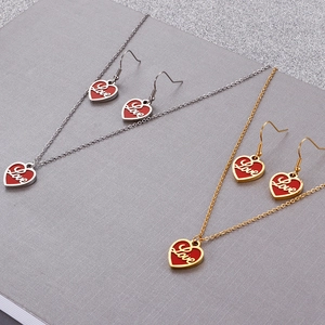 Parure de bijoux en acier doré et argenté avec pendentifs cœur rouge Love