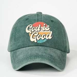 Casquette de baseball en jean vert délavé avec impression God is Good et motif rétro