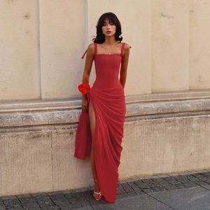 Robe Maxi Rouge Sexy À Fines Bretelles Taille Corset Froncée Haute Fente Moulante Robe Longue De Soirée Pour Femmes