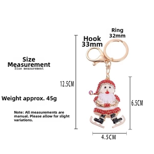 Detail of Santa Claus keychain with dimensions 6.5x4.5cm and red rhinestone accents