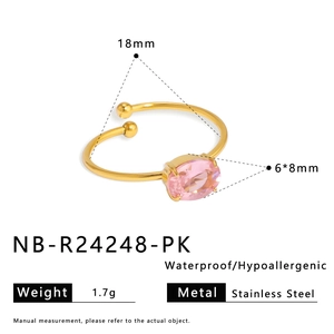 Detailweergave van de roze zirkoonring met 18mm binnendiameter en 6x8mm steenmaat