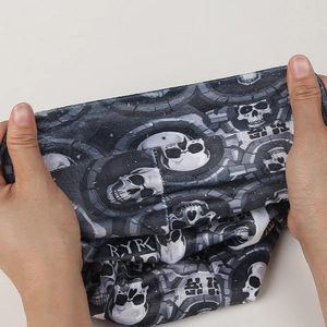 Cache-cou multifonctionnel à haute élasticité avec motif crâne et tissu extensible robuste