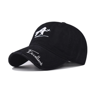 Casquette baseball noire délavée avec broderie A+ et détails de bordure vintage effilochés
