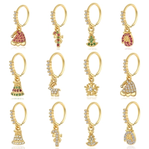 Weihnachtliche Ohrringe mit Sternanhänger und bunten Kristallen in edlem Gold-Finish