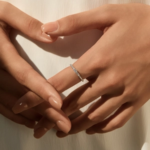 Minimalist S925 sterling silver ring with small moissanite stones on model hands
