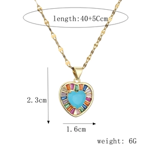 Detail view of heart pendant necklace with dimensions 2.3x1.6cm and 40+5cm gold chain