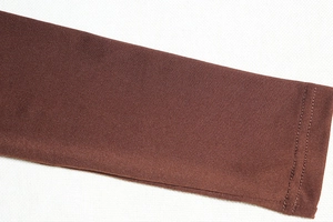 Detailed view of the dark brown sleeve cuff with high-quality knitted fabric texture