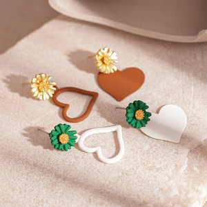 Asymmetric Drop Earrings Daisy Flower Heart Acrylic Alloy With Silver Earring Post Sweet Floral Jewelry For Women