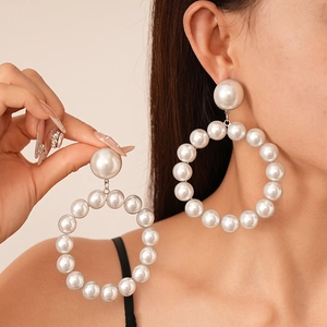 Boucles D Oreilles Créoles Géométriques Exagérées Avec Imitations De Künstliche Perles Blanches Et Tige En Argent Élégant Pour Femmes