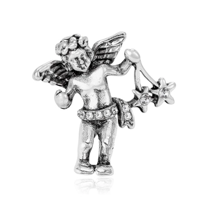 Vintage zilveren engel broche met strasstenen en ster detail op een witte achtergrond