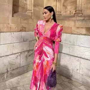 Robe chic à manches longues et col en V avec imprimé tie-dye rose et orange éclatant