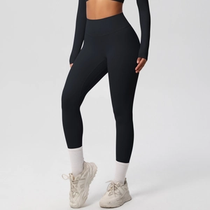 Detail of high-waisted seamless black yoga leggings with tummy control and quick-dry fabric