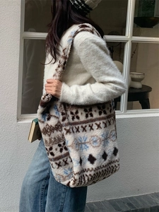 Retro plush tote bag with geometric jacquard pattern for winter commute use
