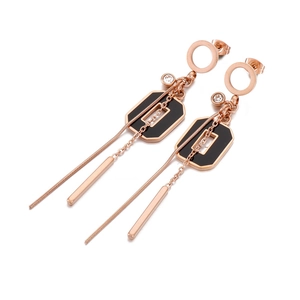 Boucles d'oreilles pendantes or rose avec émail noir et strass brillants élégants