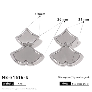 Detailed size chart for stainless steel fan-shaped layered earrings with measurements