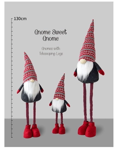 Detail view of telescopic Christmas gnomes showing adjustable height up to 130cm