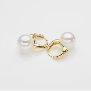 Luxurious 18K gold-plated hoop earrings with rainbow luster white pearls in minimalist style