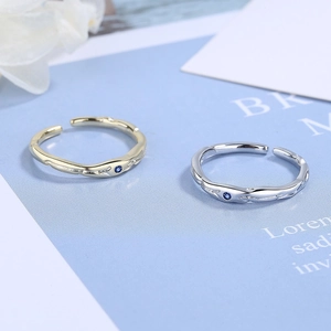 Bagues ouvertes ondulées minimalistes en or et argent avec pierres bleues et décorations