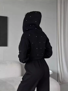 Damen Trainingsanzug in Schwarz mit Strasssteinen, Kapuzenpullover und Hose, Rückansicht