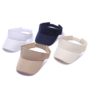 Vue détaillée des attaches velcro réglables sur les visières pare-soleil multicolores