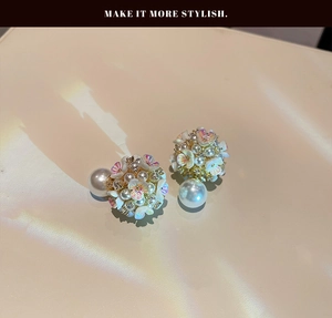 Detail of floral pearl stud earrings with iridescent petals and elegant luster finish