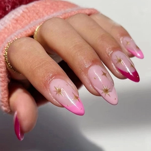 Unghie Finte Mandorla Sfumate Rosa Rosso Stile Francese Motivo Stella Oro Elegante Dolce Per Donne Manicure Decorazione