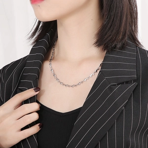 Collier chaîne à maillons dauphin minimaliste en acier argenté pour homme et femme
