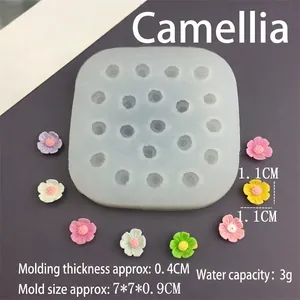 Vue macro du moule en silicone 20 cavités camélia pour décorations de gâteaux
