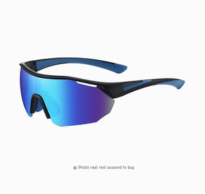 Detail of sports cycling sunglasses with blue-purple gradient lenses and black-blue frame