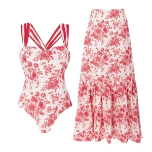 Costume intero floreale e gonna lunga a vita alta coordinata in bianco e rosso elegante
