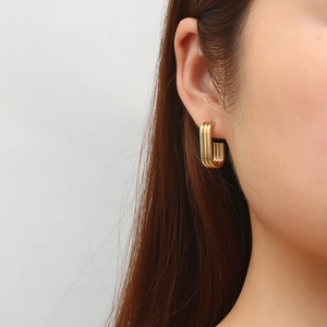 Minimalist multi-layer oval hoop earrings in 18K gold plated stainless steel on model