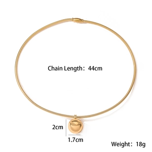 Detail showing gold star geometric necklace dimensions 44cm chain length and pendant size