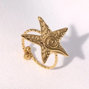 Starfish shaped 18k gold plated stainless steel ring with spiral texture and open band